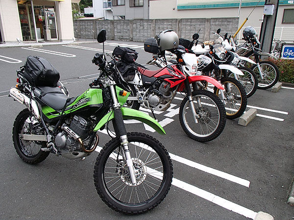 オフロードバイク５台が集結